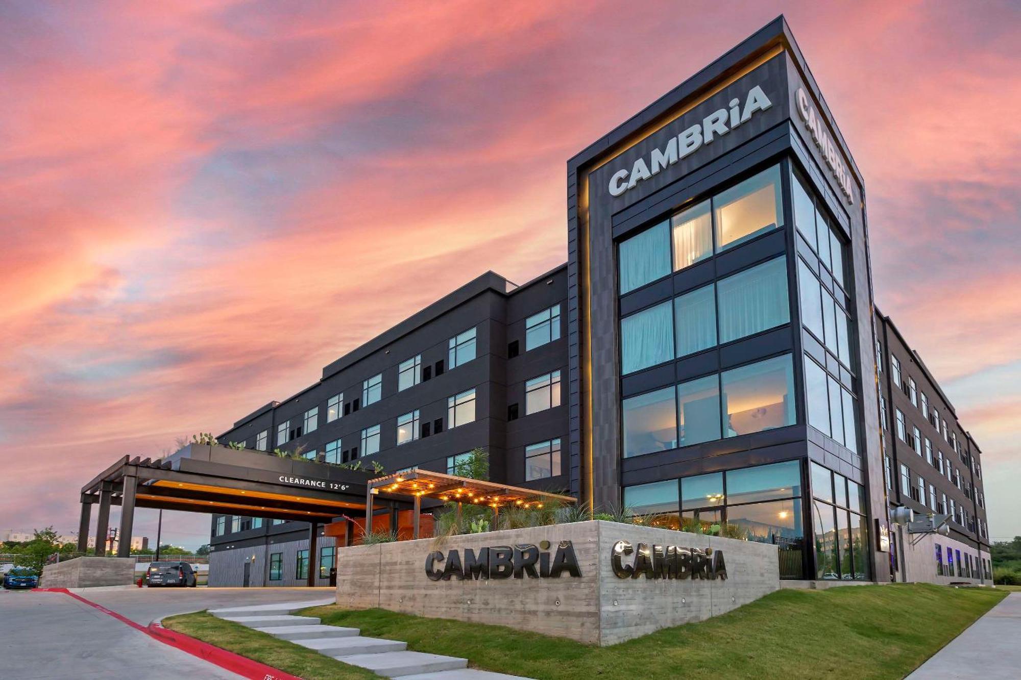 Cambria Hotel Austin Airport Exterior foto