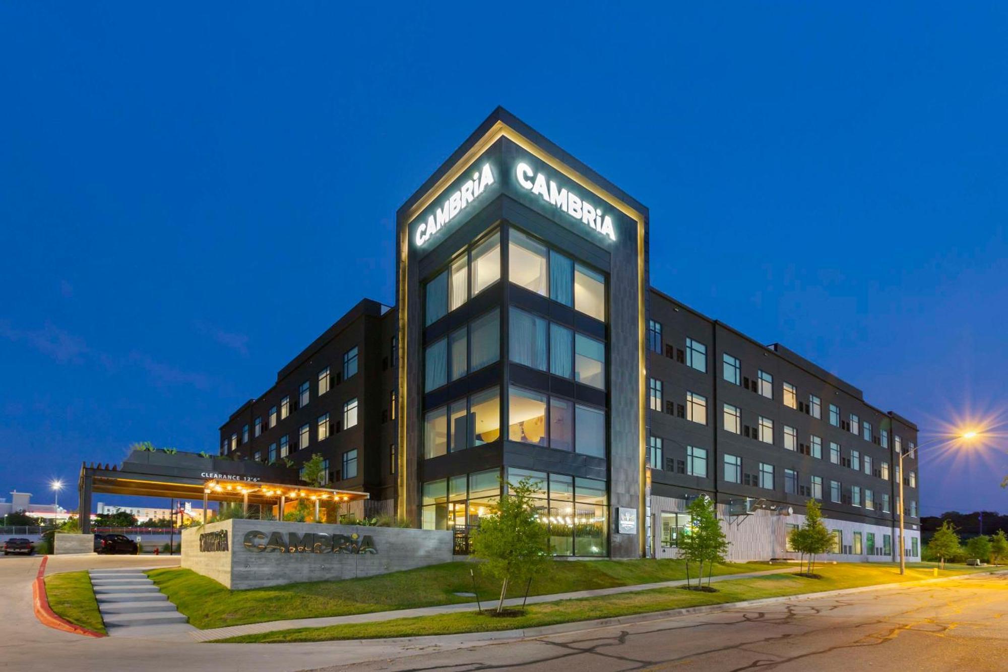 Cambria Hotel Austin Airport Exterior foto