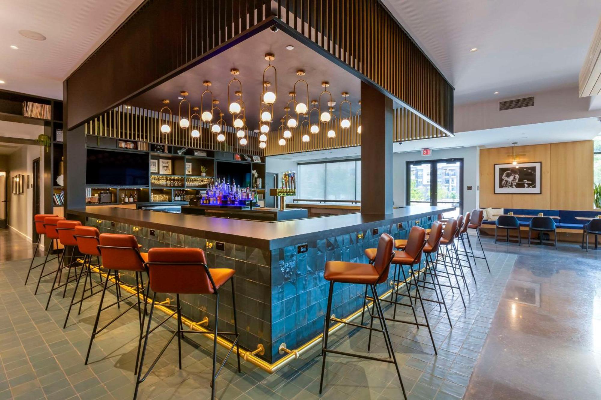 Cambria Hotel Austin Airport Exterior foto